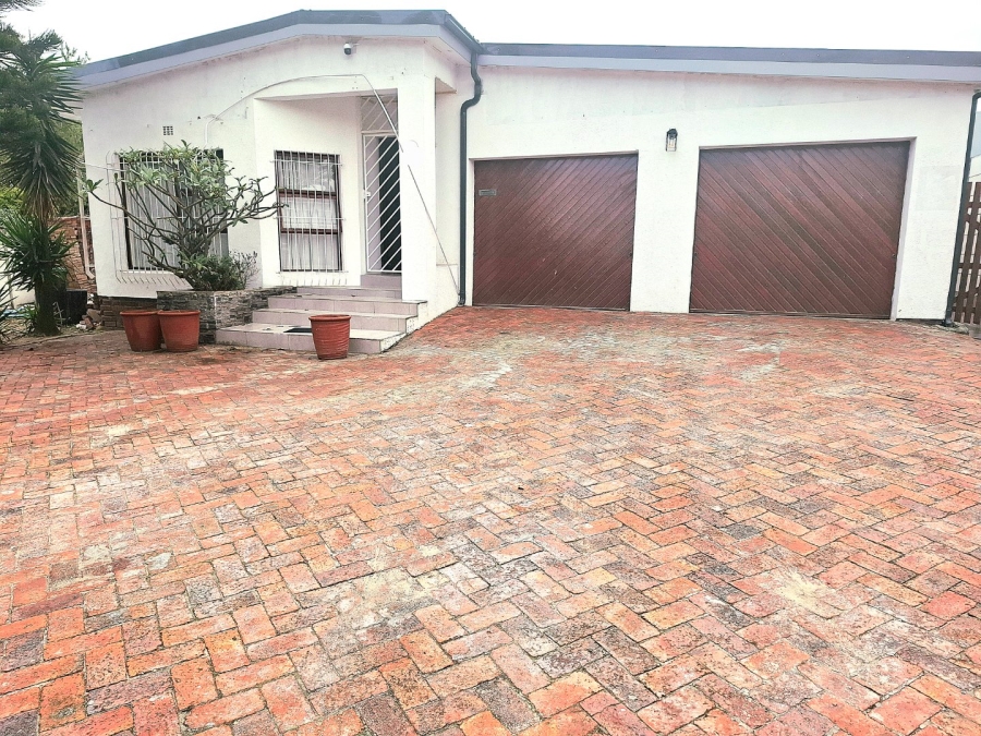 4 Bedroom Property for Sale in Welgelegen 3 Western Cape